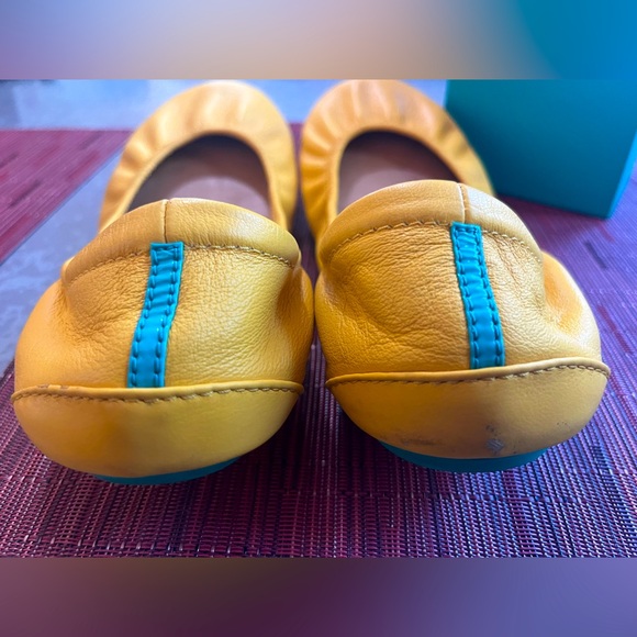 Tieks Mustard Yellow Ballet Flats w/Box & Bow, Size 9 - Picture 4 of 5